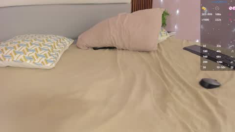 Snapshot of alicestark2 chatting on January 14, 2026, 12:49 am online show from January 14, 2026, 12:49 am