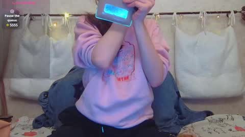 AliceWoolfy online show from December 6, 2024, 8:07 pm