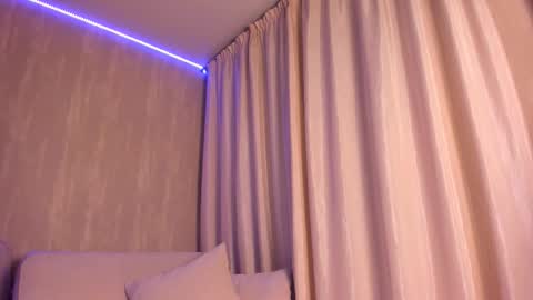 Alicia FANSLY  online show from September 16, 2025, 4:52 pm