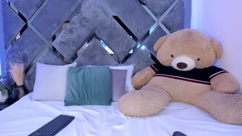 Alice  online show from December 12, 2024, 2:44 pm