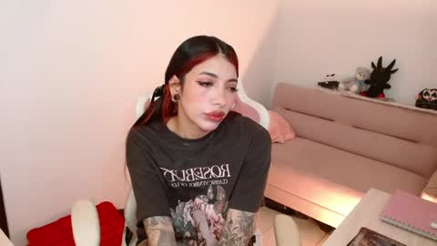 Snapshot of alicia_key_ chatting on April 16, 2026, 5:52 am ALICIA online show from April 16, 2026, 5:52 am