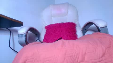 Alicia Kyse  online show from January 9, 2025, 3:04 am