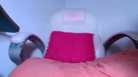 Alicia Kyse  online show from January 9, 2025, 6:06 am