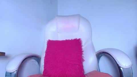 Alicia Kyse  online show from January 16, 2025, 6:03 am