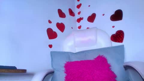 Alicia Kyse  online show from February 12, 2025, 9:10 am