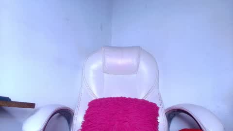 Alicia Kyse  online show from March 11, 2025, 3:05 am