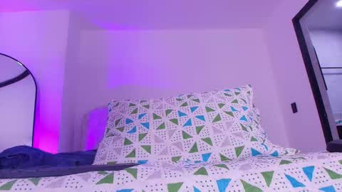 Alicia Kyse  online show from November 14, 2025, 3:05 am