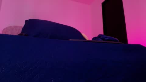 Alicia Kyse  online show from December 3, 2025, 3:03 am