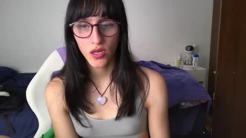 Snapshot of alicia_love29 chatting on February 3, 2025, 12:04 am Alice online show from February 3, 2025, 12:04 am
