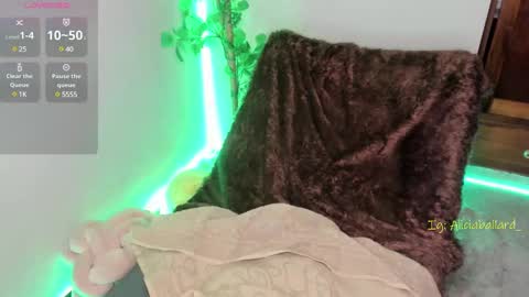 Jennyfer online show from March 6, 2025, 11:31 pm