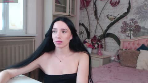 Veronica online show from September 8, 2025, 2:49 pm