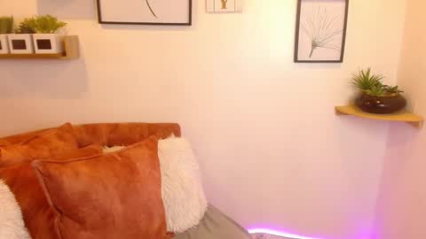 aliciacute    online show from September 24, 2025, 9:51 pm