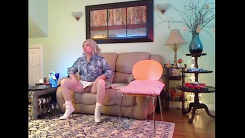 Snapshot of aliciadehart181 chatting on April 5, 2026, 8:50 pm Alicia deHart Help me reach 1000 Followers. Its FREE online show from April 5, 2026, 8:50 pm