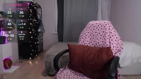 Mia online show from September 25, 2025, 6:44 pm