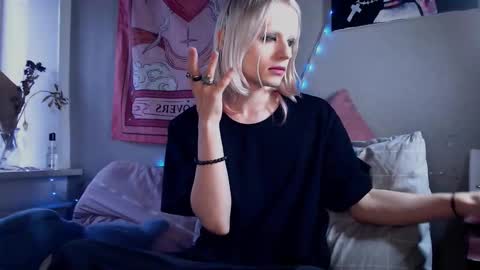 Snapshot of alien_bella chatting on March 1, 2026, 1:02 pm Alien Bella online show from March 1, 2026, 1:02 pm