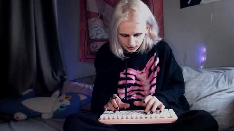 Snapshot of alien_bella chatting on March 21, 2026, 9:51 pm Alien Bella online show from March 21, 2026, 9:51 pm