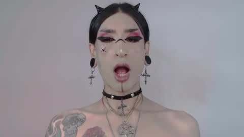     online show from September 23, 2025, 9:18 pm