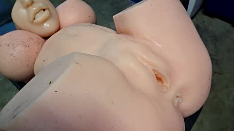 Doll Destroyer online show from April 16, 2026, 1:34 pm