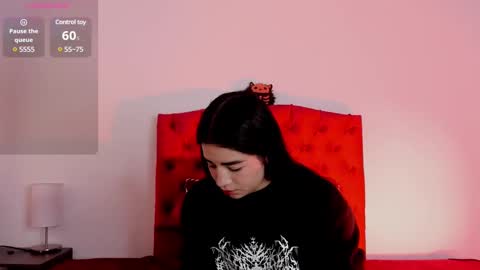 aliice_walker_ online show from December 19, 2024, 12:34 pm