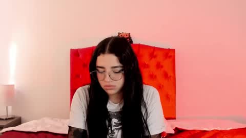 aliice_walker_ online show from December 23, 2024, 6:58 pm