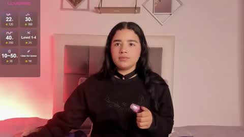 aliice_walker_ online show from January 8, 2025, 12:26 pm