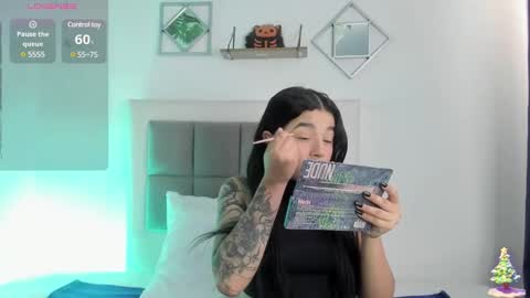 aliice_walker_ online show from January 21, 2025, 1:11 pm