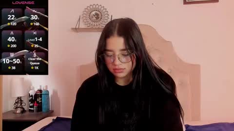 aliice_walker_ online show from February 1, 2025, 4:44 pm