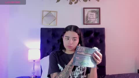 aliice_walker_ online show from February 18, 2025, 1:11 pm