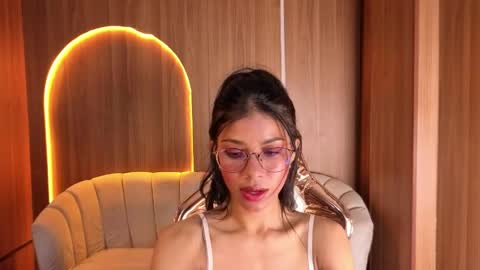 alina_b_ online show from April 20, 2026, 8:10 pm