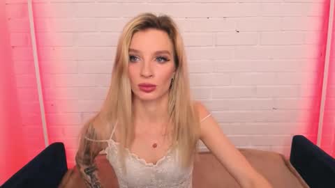 Alina online show from December 3, 2025, 1:35 am