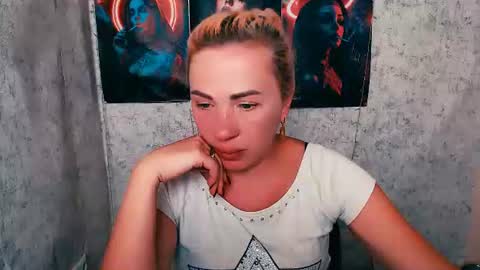 Snapshot of alinafrey_ chatting on June 25, 2026, 5:23 am Alina online show from June 25, 2026, 5:23 am
