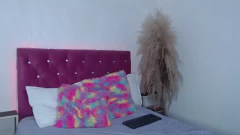 lili online show from February 14, 2025, 1:34 am