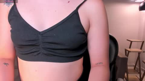 alinakravitz_ online show from October 28, 2025, 11:58 am