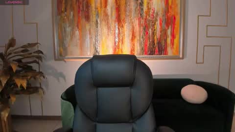 alinakravitz_ online show from November 14, 2025, 11:31 am