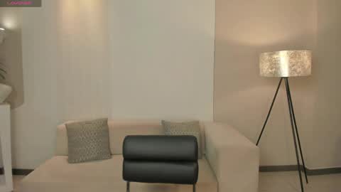 alinakravitz_ online show from May 15, 2026, 6:48 pm