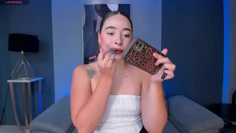 alinakravitz_ online show from June 4, 2026, 5:52 pm