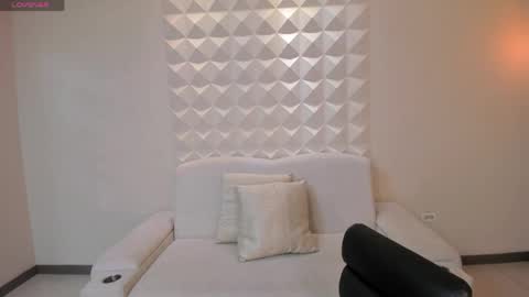 alinakravitz_ online show from June 6, 2026, 7:07 pm