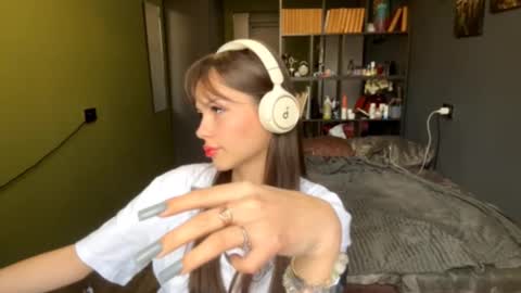 Alice online show from October 15, 2025, 7:30 am