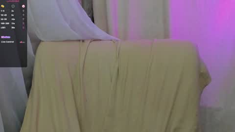 Snapshot of alinegreeeen chatting on January 25, 2025, 1:52 pm Aline Greeeen online show from January 25, 2025, 1:52 pm