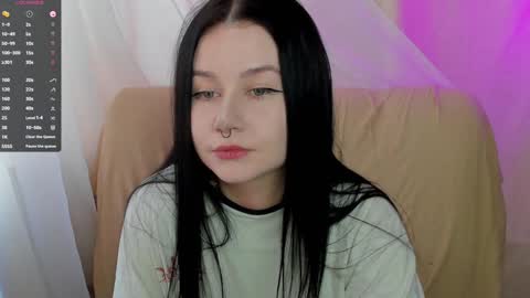 Snapshot of alinegreeeen chatting on January 26, 2025, 7:53 am Aline Greeeen online show from January 26, 2025, 7:53 am