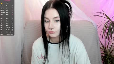 Snapshot of alinegreeeen chatting on March 8, 2025, 8:11 am Aline Greeeen online show from March 8, 2025, 8:11 am