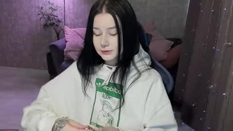 Snapshot of alinegreeeen chatting on October 19, 2025, 5:41 am Aline Greeeen online show from October 19, 2025, 5:41 am