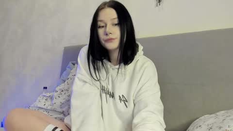 Snapshot of alinegreeeen chatting on November 20, 2025, 4:23 am Aline Greeeen online show from November 20, 2025, 4:23 am