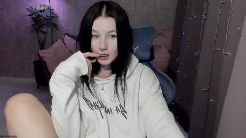 Snapshot of alinegreeeen chatting on December 14, 2025, 8:09 am Aline Greeeen online show from December 14, 2025, 8:09 am