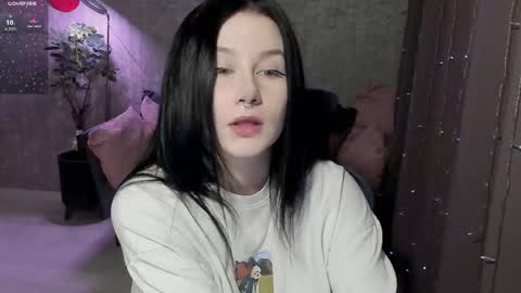 Snapshot of alinegreeeen chatting on December 15, 2025, 6:06 am Aline Greeeen online show from December 15, 2025, 6:06 am