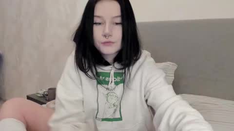 Snapshot of alinegreeeen chatting on December 22, 2025, 3:14 am Aline Greeeen online show from December 22, 2025, 3:14 am