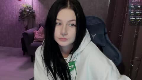 Snapshot of alinegreeeen chatting on February 13, 2026, 7:37 am Aline Greeeen online show from February 13, 2026, 7:37 am