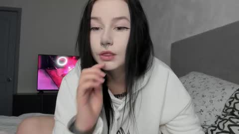 Snapshot of alinegreeeen chatting on March 17, 2026, 8:17 am Aline Greeeen online show from March 17, 2026, 8:17 am