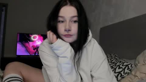 Snapshot of alinegreeeen chatting on March 18, 2026, 10:18 am Aline Greeeen online show from March 18, 2026, 10:18 am