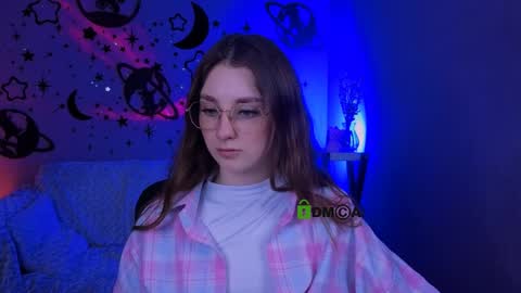 Alisa online show from April 21, 2026, 7:17 pm